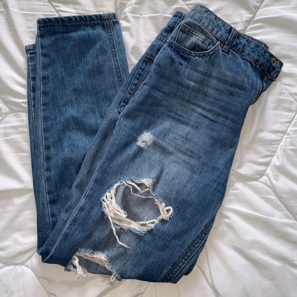 Forever21 blue distressed jeans! 💙